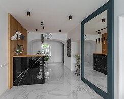 KONTRAKT Boutique Hotel
