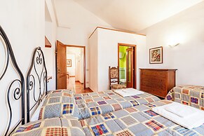 Rosemary apt With Shared Pool Family fun