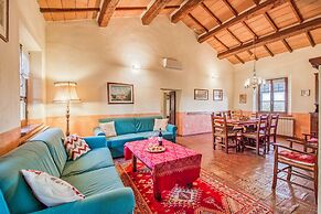 Sunflower apt With Shared Pool Family fun