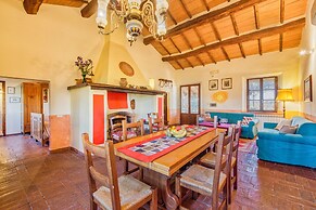 Sunflower apt With Shared Pool Family fun