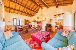 Sunflower apt With Shared Pool Family fun