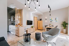 House 8 - Heart of Old Town w Parking