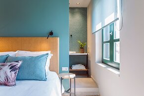 House 8 - Heart of Old Town w Parking