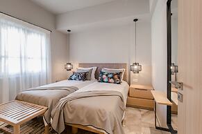 House 8 - Heart of Old Town w Parking