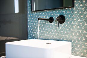 House 8 - Heart of Old Town w Parking