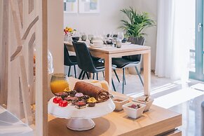 House 8 - Heart of Old Town w Parking