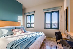 House 8 - Heart of Old Town w Parking