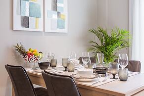 House 8 - Heart of Old Town w Parking