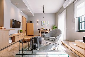 House 8 - Heart of Old Town w Parking