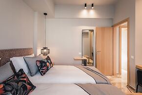 House 8 - Heart of Old Town w Parking