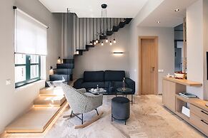 House 8 - Heart of Old Town w Parking