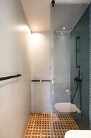 House 8 - Heart of Old Town w Parking