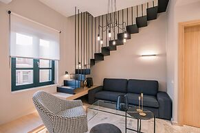 House 8 - Heart of Old Town w Parking