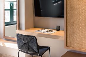 House 8 - Heart of Old Town w Parking