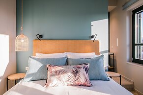 House 8 - Heart of Old Town w Parking