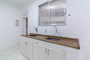 2 Minutes From Copacabana Beach A306