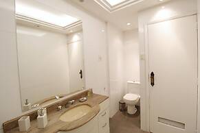 2 Minutes From Copacabana Beach A306