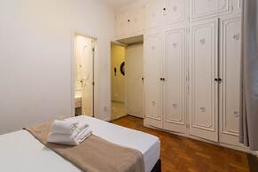 2 Minutes From Copacabana Beach A306