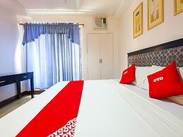 OYO 769 Poblacion Suites Polaris