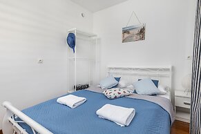 Lwowska Apartments by Renters