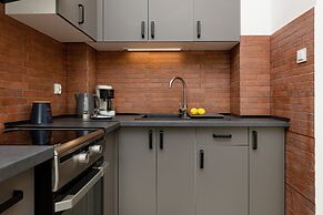 Nadbrzezna Apartments by Renters
