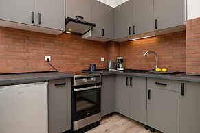 Nadbrzezna Apartments by Renters