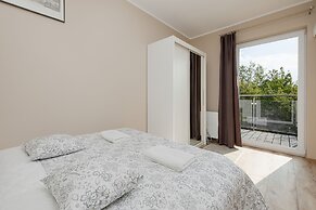 Nadbrzezna Apartments by Renters