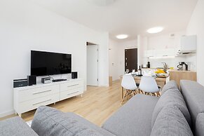 Nadbrzezna Apartments by Renters
