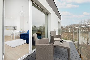Nadbrzezna Apartments by Renters