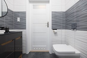 Nadbrzezna Apartments by Renters