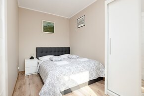 Nadbrzezna Apartments by Renters