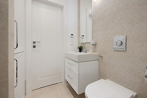 Nadbrzezna Apartments by Renters