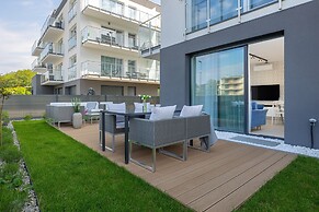 Nadbrzezna Apartments by Renters