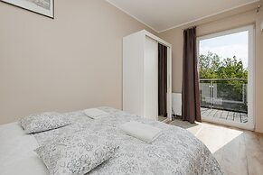 Nadbrzezna Apartments by Renters