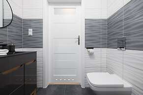 Nadbrzezna Apartments by Renters