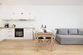 Nadbrzezna Apartments by Renters