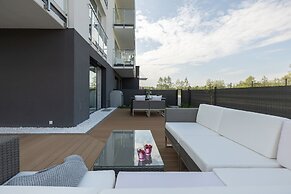 Nadbrzezna Apartments by Renters