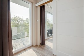 Nadbrzezna Apartments by Renters