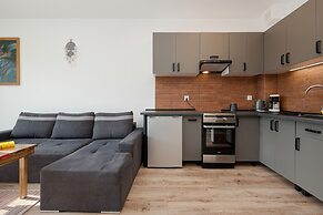 Nadbrzezna Apartments by Renters