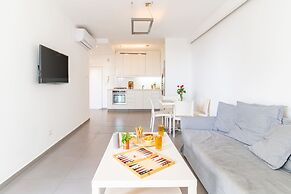 Top Tier Apartment with Swimming Pool