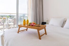 Top Tier Apartment with Swimming Pool