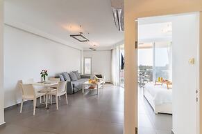 Top Tier Apartment with Swimming Pool