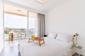 Top Tier Apartment with Swimming Pool