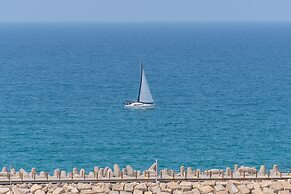 DeluxeApartment with Views of the Marina