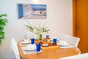 DeluxeApartment with Views of the Marina