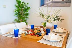 DeluxeApartment with Views of the Marina