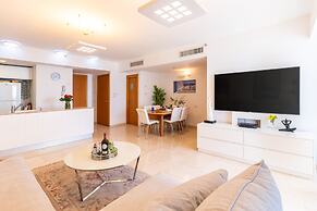 DeluxeApartment with Views of the Marina