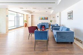 DeluxeApartment with Views of the Marina