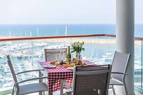 DeluxeApartment with Views of the Marina