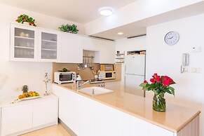 DeluxeApartment with Views of the Marina